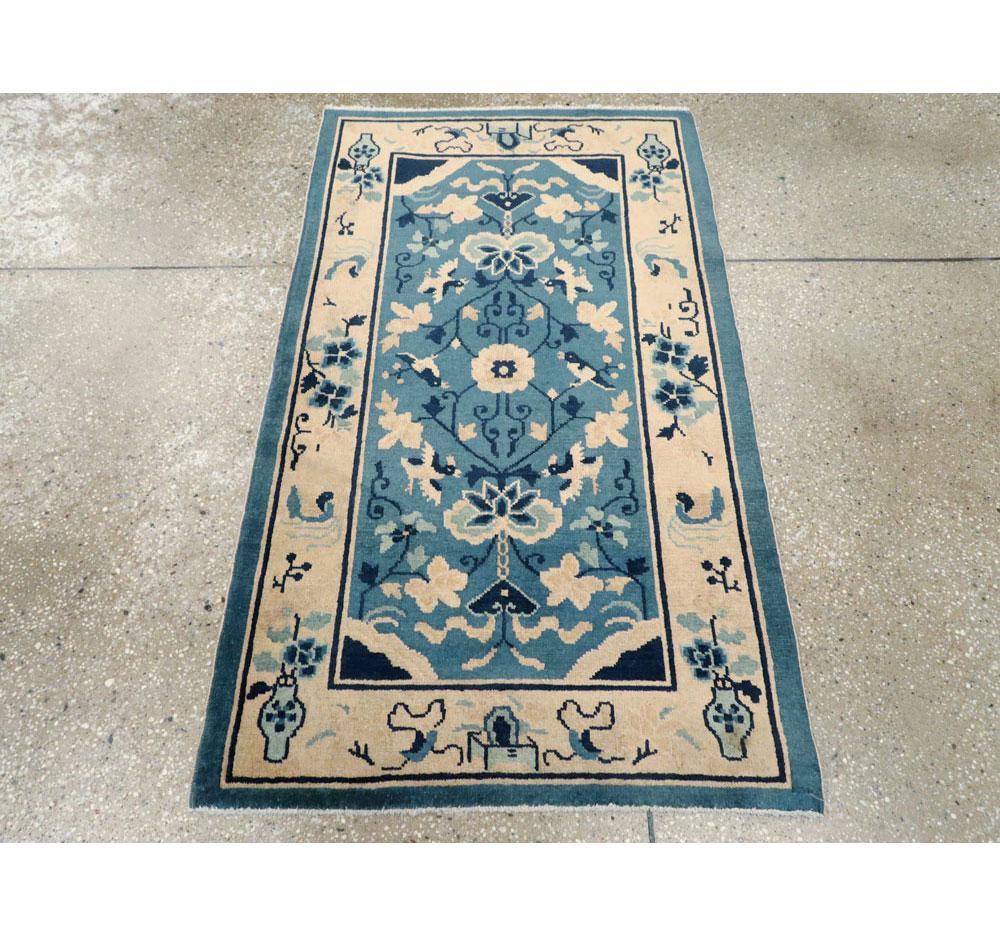 Hand-Knotted Mid-20th Century Handmade Chinese Peking Throw Rug in Cream and Light Blue For Sale