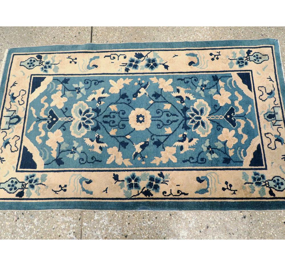Mid-20th Century Handmade Chinese Peking Throw Rug in Cream and Light Blue For Sale 1