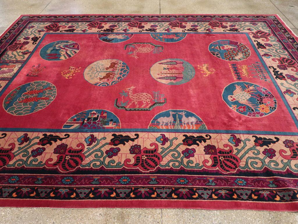 Mid-20th Century Handmade Chinese Pictorial Art Deco Room Size Carpet In Good Condition For Sale In New York, NY