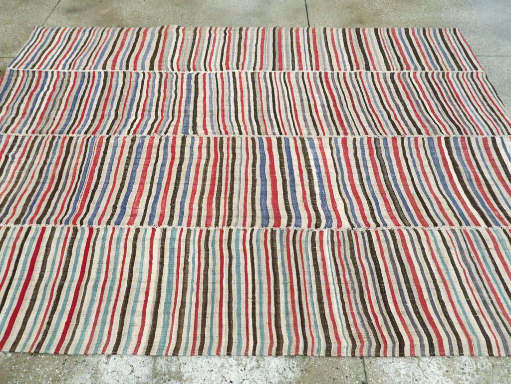 Moderno Tappeto persiano a tessitura piatta e colorata fatto a mano della metà del 20° secolo & Kilim in vendita