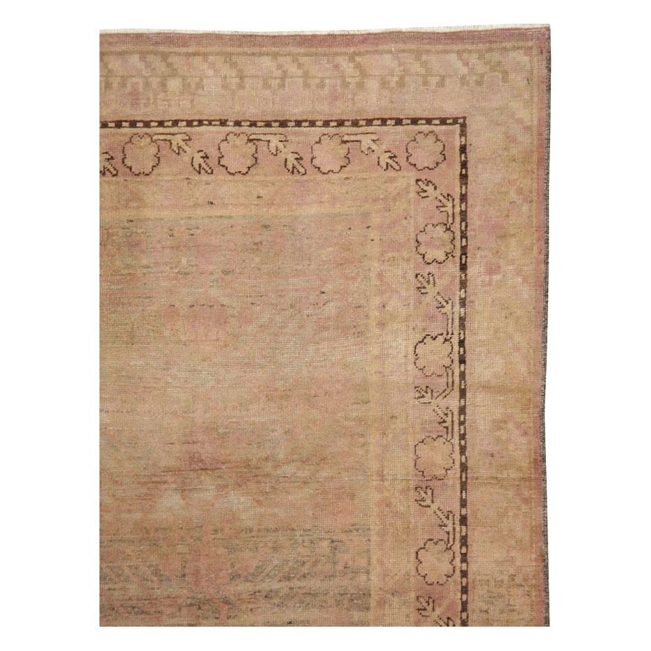 Handgefertigter Ostturkestanischer Khotan-Galerieteppich aus der Mitte des 20. Jahrhunderts (Handgeknüpft) im Angebot