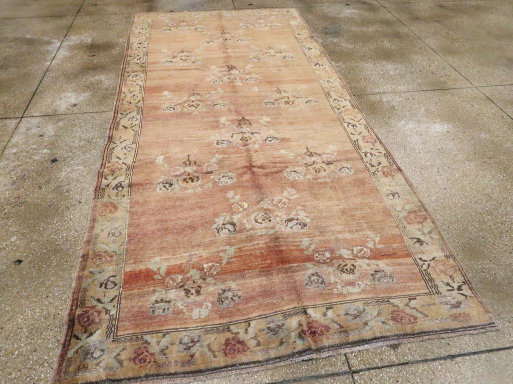 Mid-20th Century Handmade European Inspired Turkish Gallery Accent Rug In Excellent Condition For Sale In New York, NY