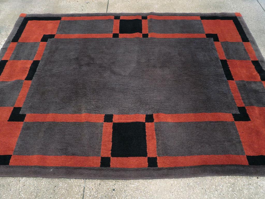 Mid-20th Century Handmade French Art Deco Accent Rug In Excellent Condition For Sale In New York, NY