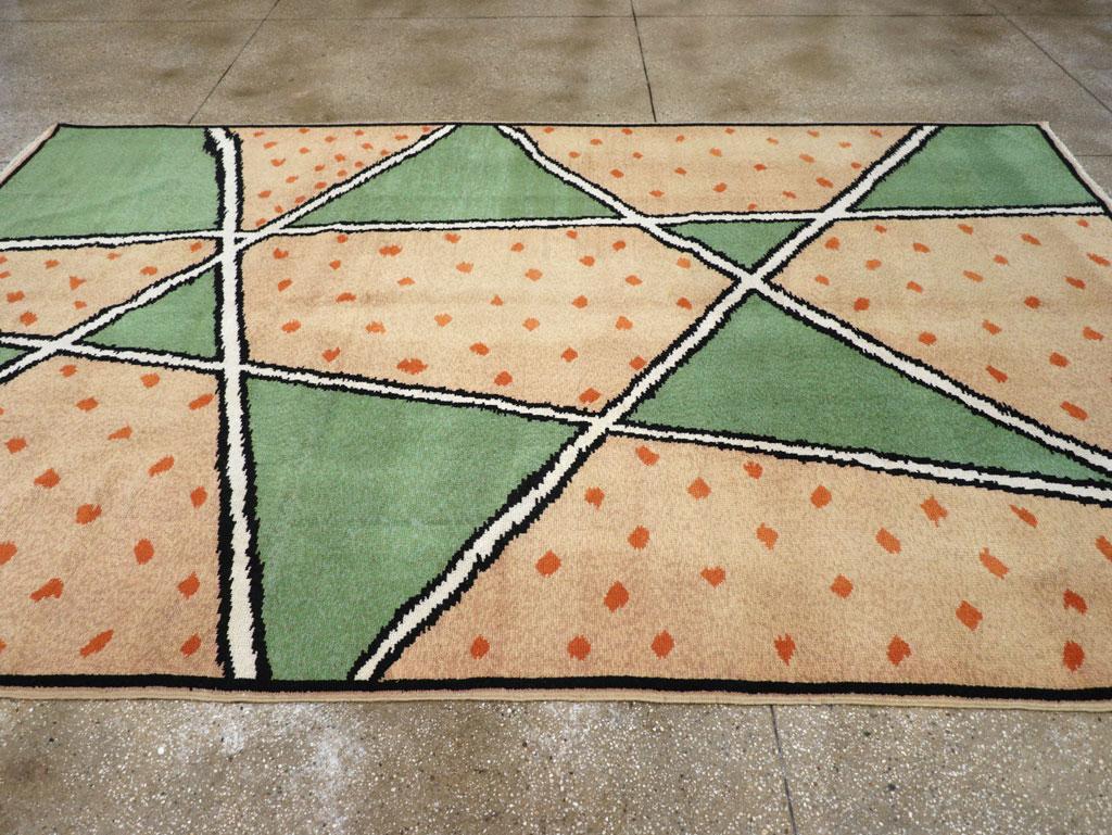 Mid-20th Century Handmade French Art Deco Room Size Carpet In Excellent Condition For Sale In New York, NY