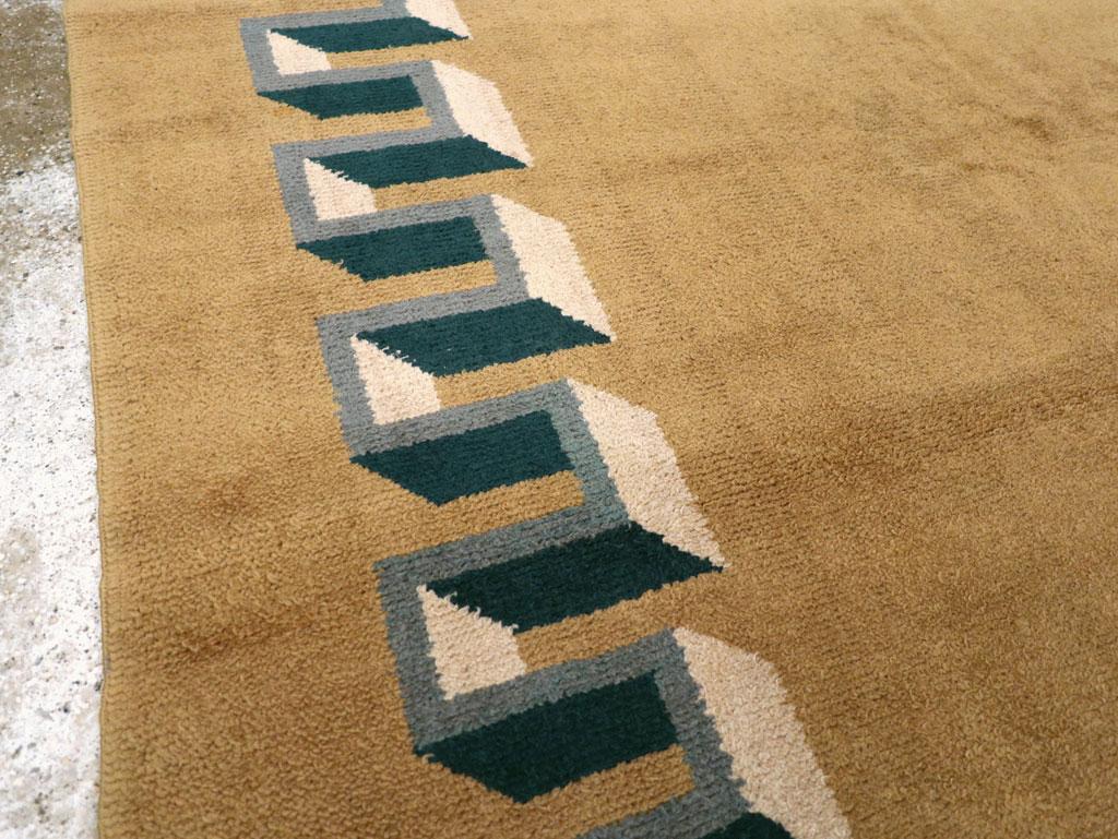 Annodato a mano Tappeto di dimensioni pari alla metà del 20° secolo, realizzato a mano in stile Art Deco francese. in vendita