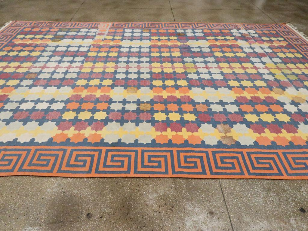 Mid-20th Century Handmade Indian Flatweave Dhurrie Room Size Carpet For Sale 1