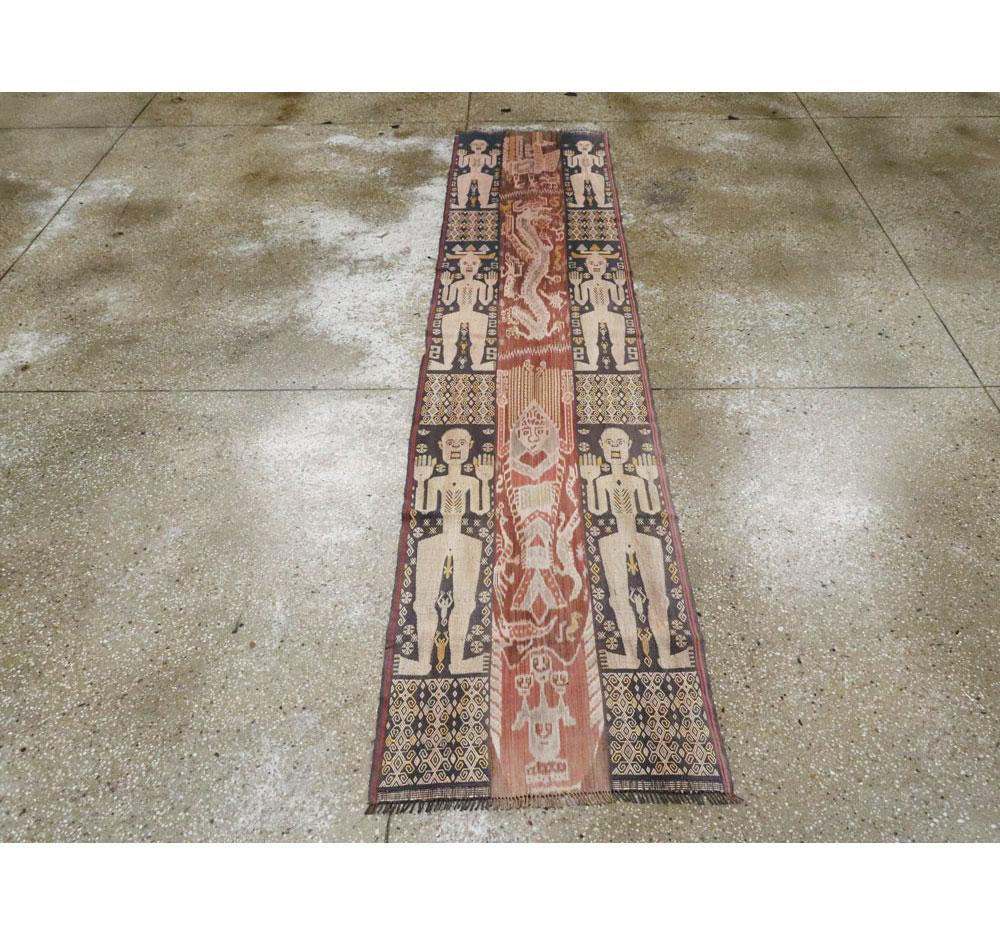 Mitte des 20. Jahrhunderts handgefertigter indonesischer Textil-Läufer-Teppich (Volkskunst) im Angebot