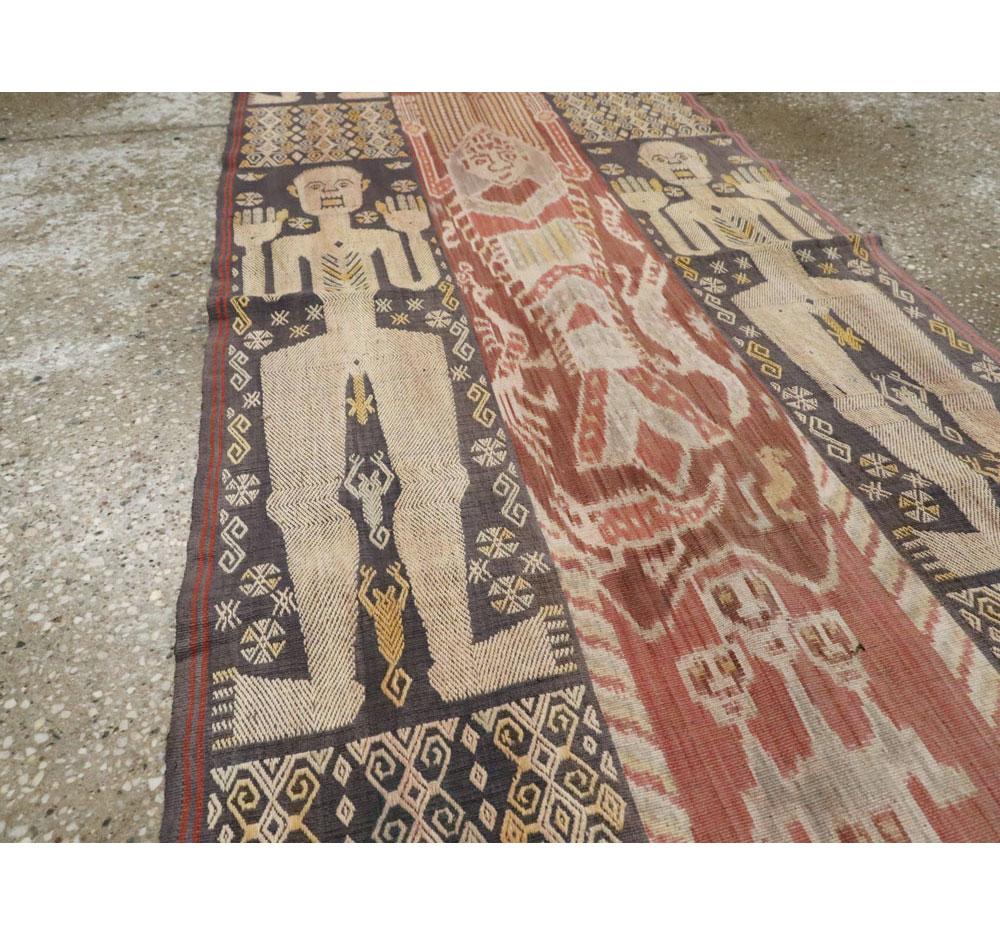 Mitte des 20. Jahrhunderts handgefertigter indonesischer Textil-Läufer-Teppich (Handgewebt) im Angebot