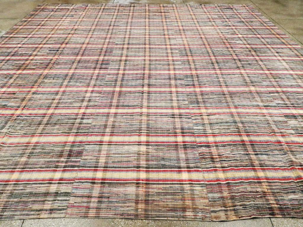 Mid-20th Century Handmade Large Square American Rag Rug In Excellent Condition For Sale In New York, NY