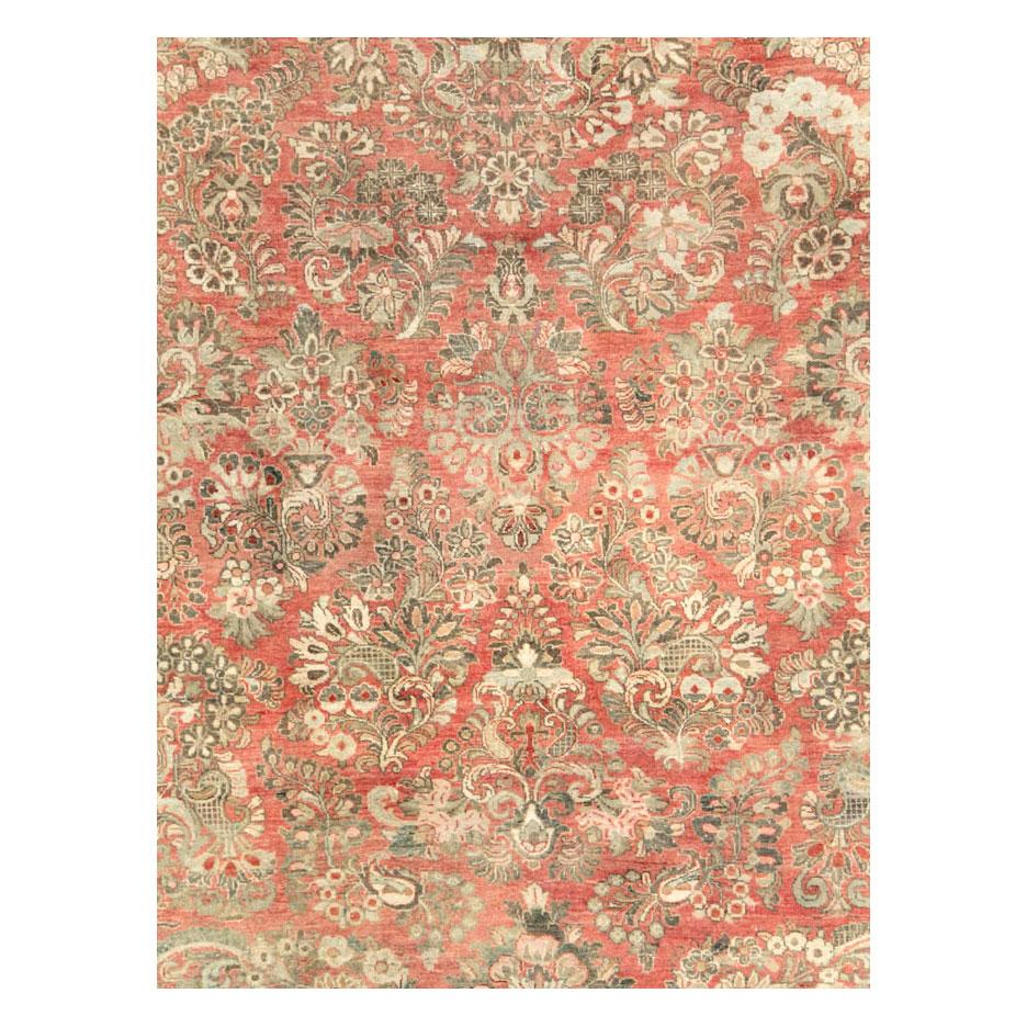 Ein alter persischer Sarouk-Teppich in Zimmergröße, handgefertigt Mitte des 20. Jahrhunderts mit einem Blumenmuster im 