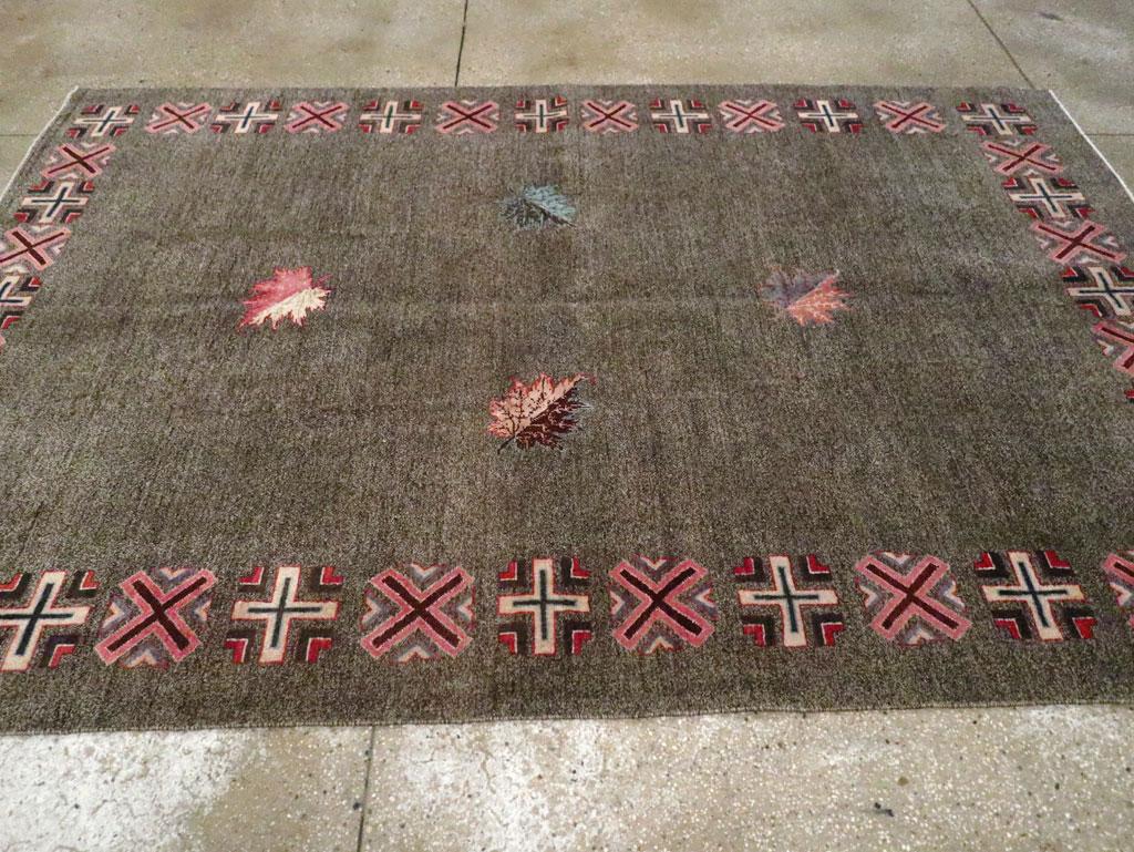 Handgefertigter persischer Art-déco-Teppich mit Mashad-Akzenten aus der Mitte des 20. Jahrhunderts (Handgeknüpft) im Angebot