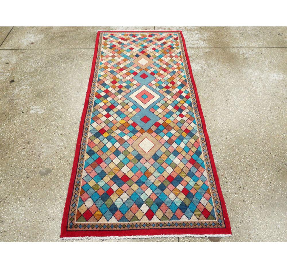 Mid-20th Century Handmade Persian Art Deco Style Mahal Throw Rug In Excellent Condition For Sale In New York, NY