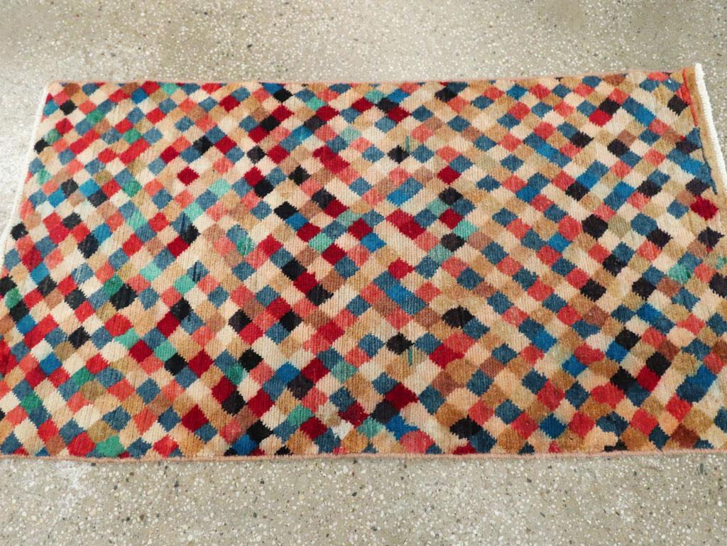 Handgefertigter persischer Shiraz-Teppich im Art-déco-Stil aus der Mitte des 20. Jahrhunderts (Handgeknüpft) im Angebot