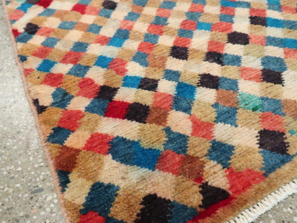 Handgefertigter persischer Shiraz-Teppich im Art-déco-Stil aus der Mitte des 20. Jahrhunderts (Wolle) im Angebot