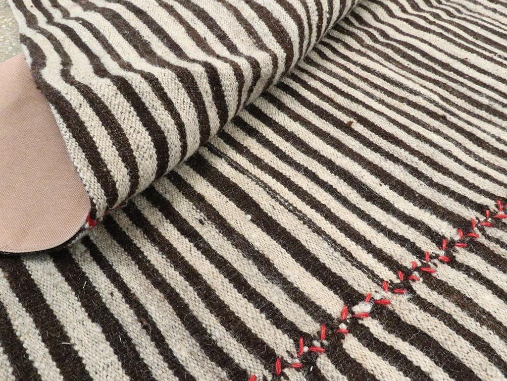 Mid-20th Century Handmade Persian Flat-Weave Kilim Modern Farmhouse Accent Rug For Sale 4