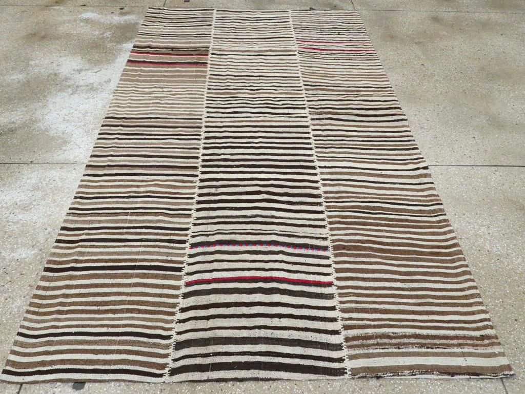 Rustic Mid-20th Century Handmade Persian Flat-Weave Kilim Modern Farmhouse Accent Rug For Sale