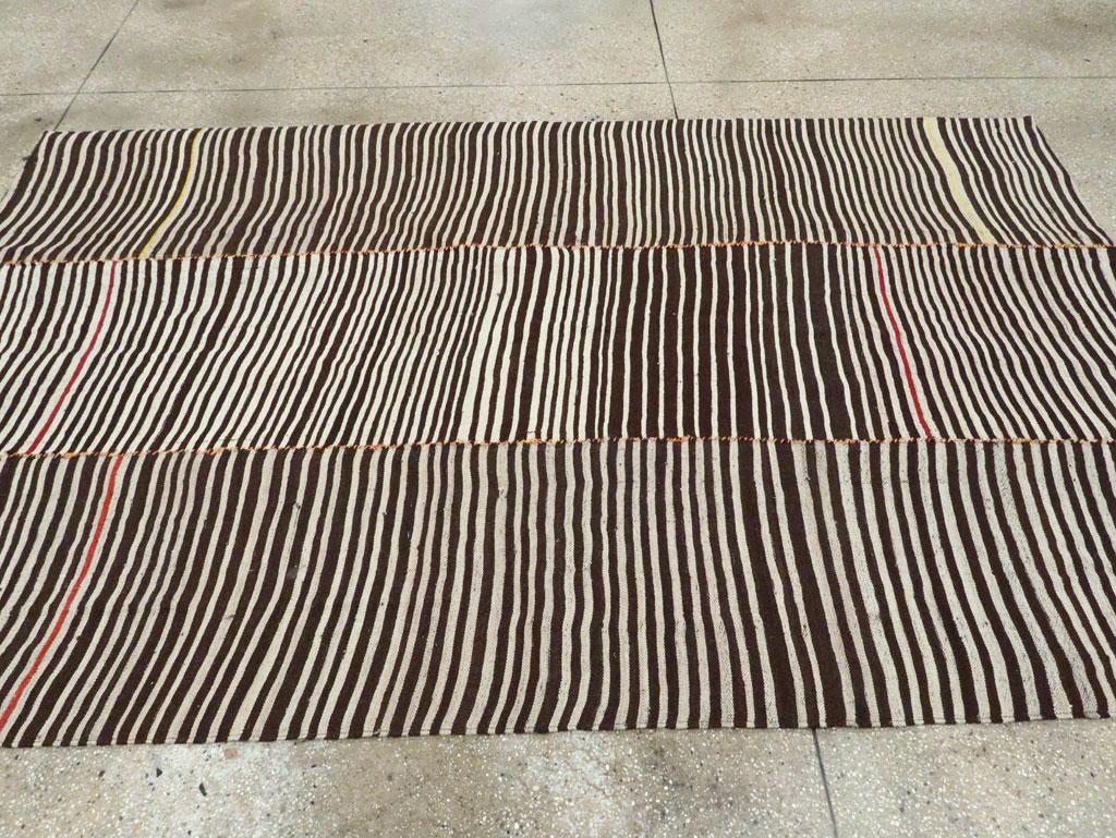 Wool Mid-20th Century Handmade Persian Flat-Weave Kilim Modern Farmhouse Accent Rug For Sale