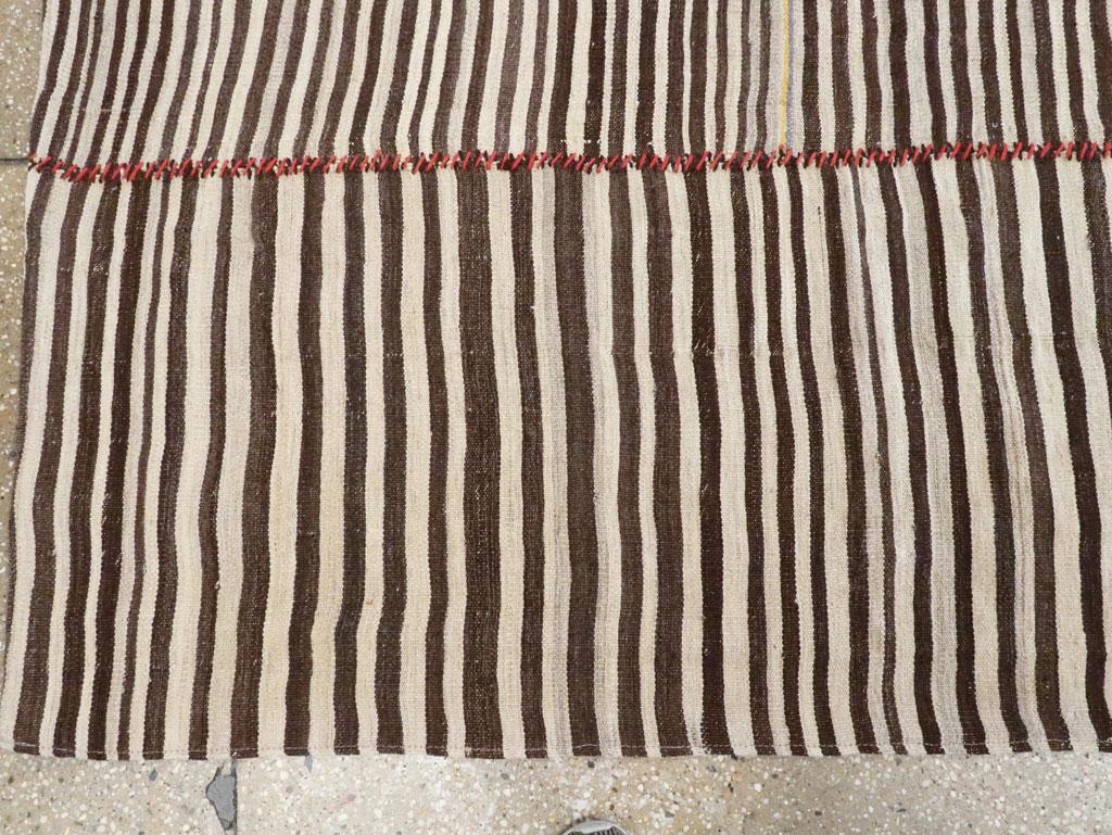 Wool Mid-20th Century Handmade Persian Flat-Weave Kilim Modern Farmhouse Accent Rug For Sale