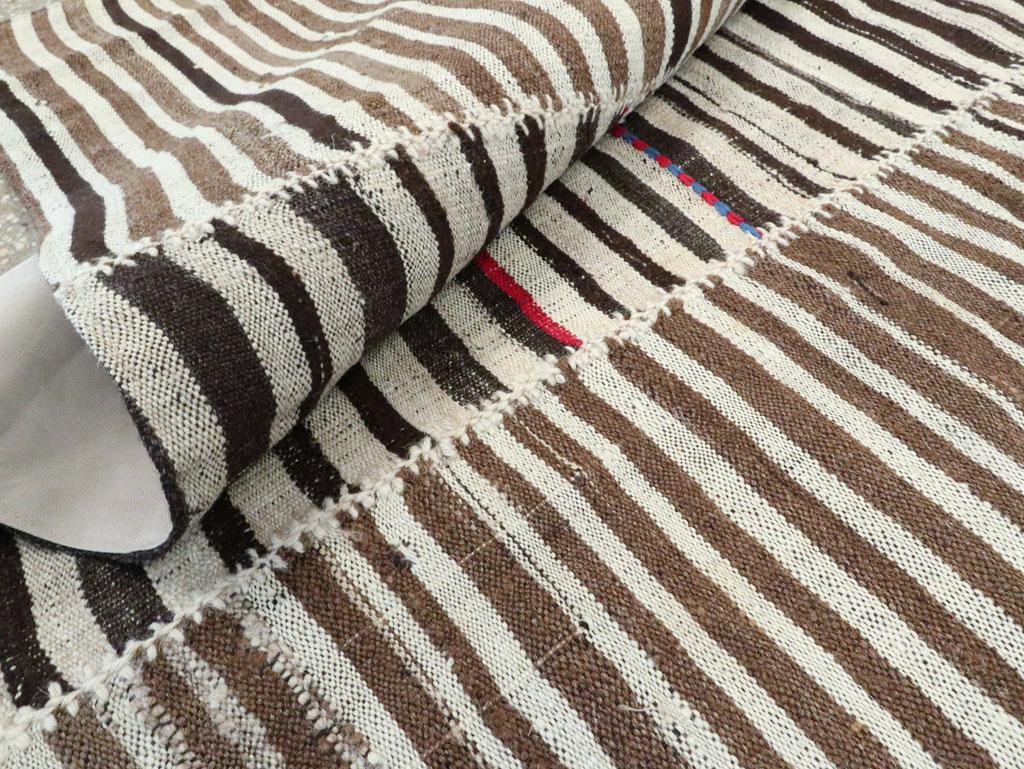 Mid-20th Century Handmade Persian Flat-Weave Kilim Modern Farmhouse Accent Rug For Sale 3