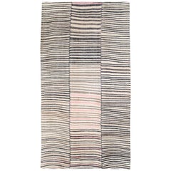 Tapis persan moderne Kilim à tissage plat de ferme, fabriqué à la main, datant du milieu du 20e siècle