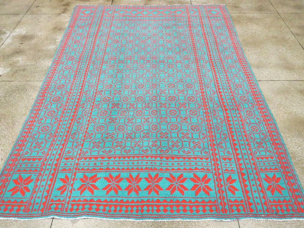 Handgefertigter persischer flachgewebter Kelim-Teppich in Zimmergröße aus der Mitte des 20. Jahrhunderts (Persisch) im Angebot