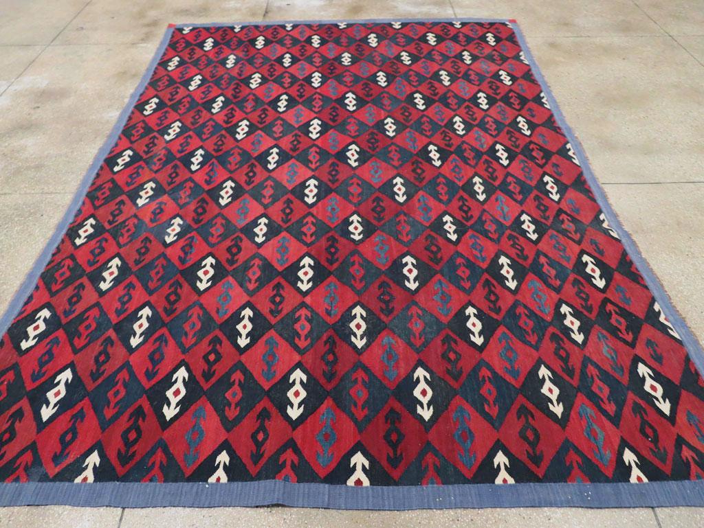 Mid-20th Century Handmade Persian Flat-Weave Kilim Room Size Carpet In Excellent Condition In New York, NY