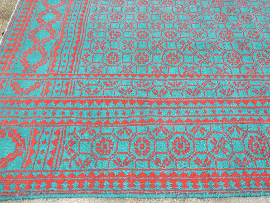 Handgefertigter persischer flachgewebter Kelim-Teppich in Zimmergröße aus der Mitte des 20. Jahrhunderts (Wolle) im Angebot