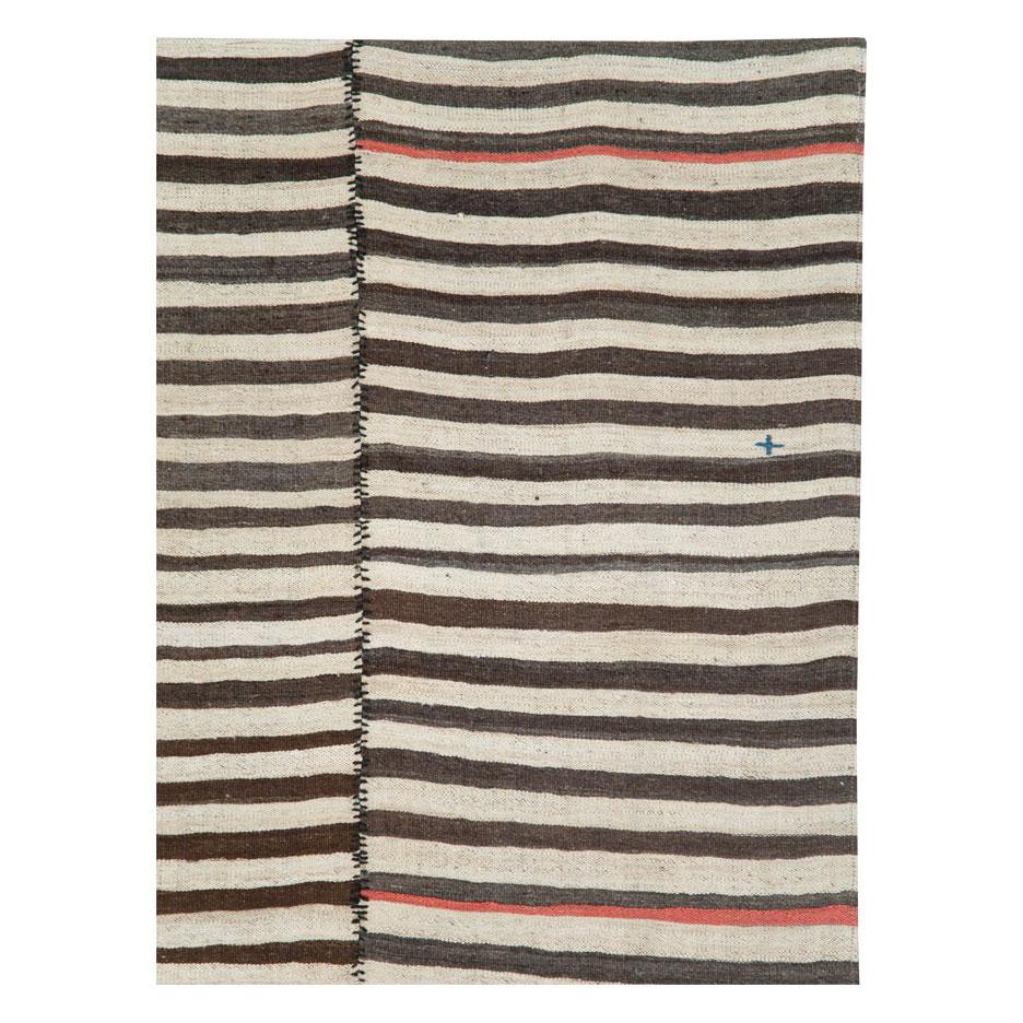 Rustico Tappeto persiano a trama piatta a metà del 20° secolo, Rug & Kilim in vendita