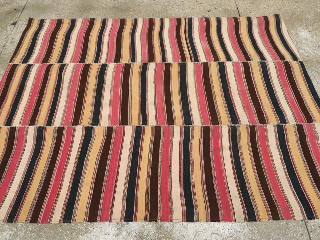 Mid-20th Century Handmade Persian Flatweave Kilim Accent Rug In Excellent Condition For Sale In New York, NY