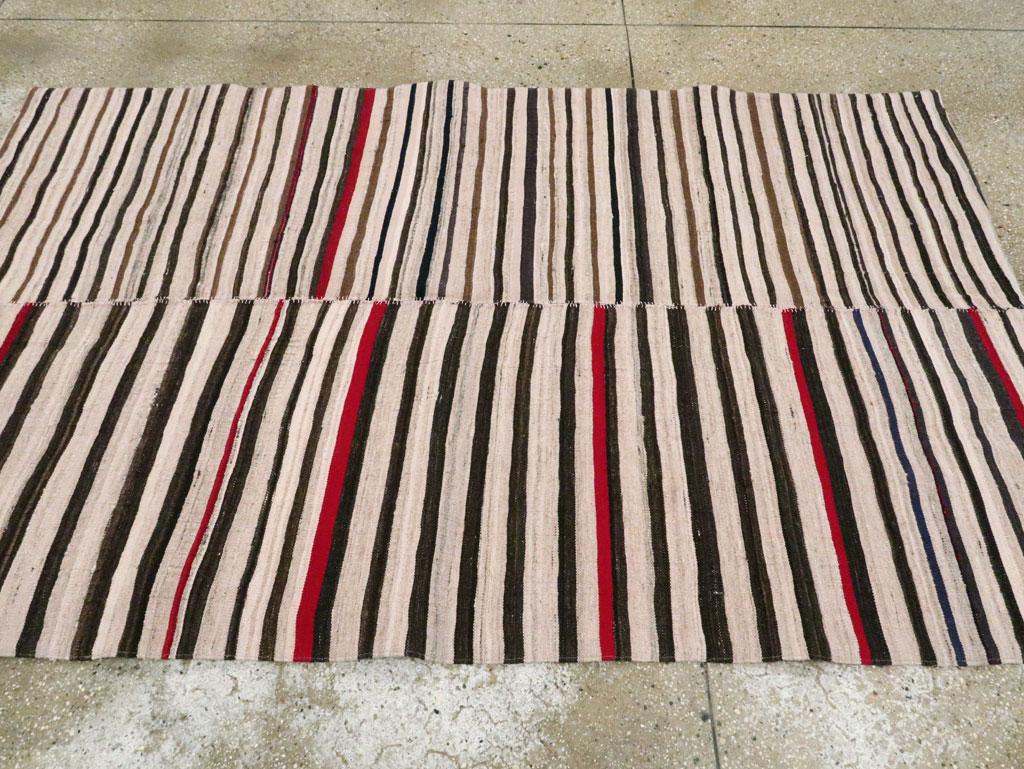 Handgefertigter persischer Flachgewebe-Kelim-Akzentteppich aus der Mitte des 20. Jahrhunderts im Zustand „Hervorragend“ im Angebot in New York, NY