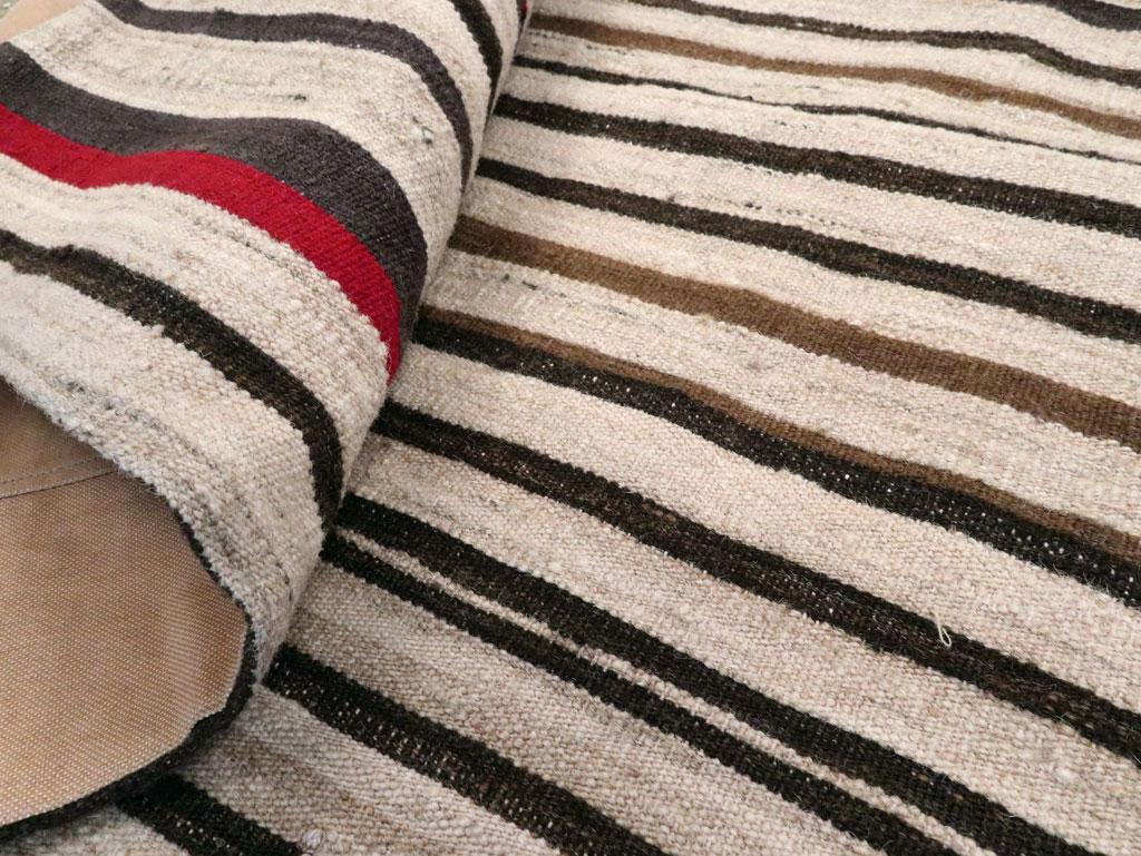 Handgefertigter persischer Flachgewebe-Kelim-Akzentteppich aus der Mitte des 20. Jahrhunderts im Angebot 1