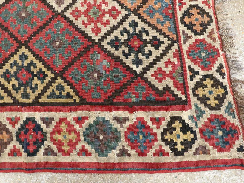 Handgefertigter persischer Flachgewebe-Kelim-Akzentteppich aus der Mitte des 20. Jahrhunderts im Angebot 1