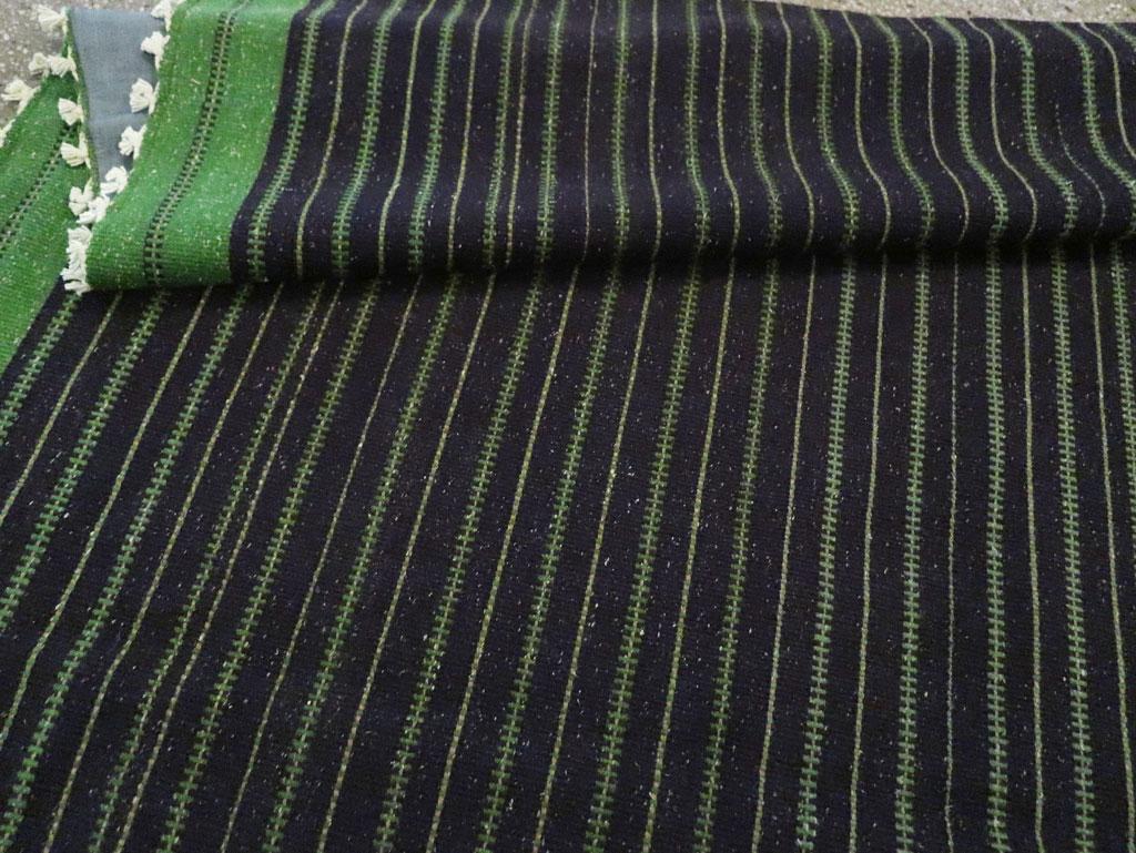 Tapis Kilim turc d'appoint tissé à plat, fait à la main, milieu du 20e siècle en vente 1