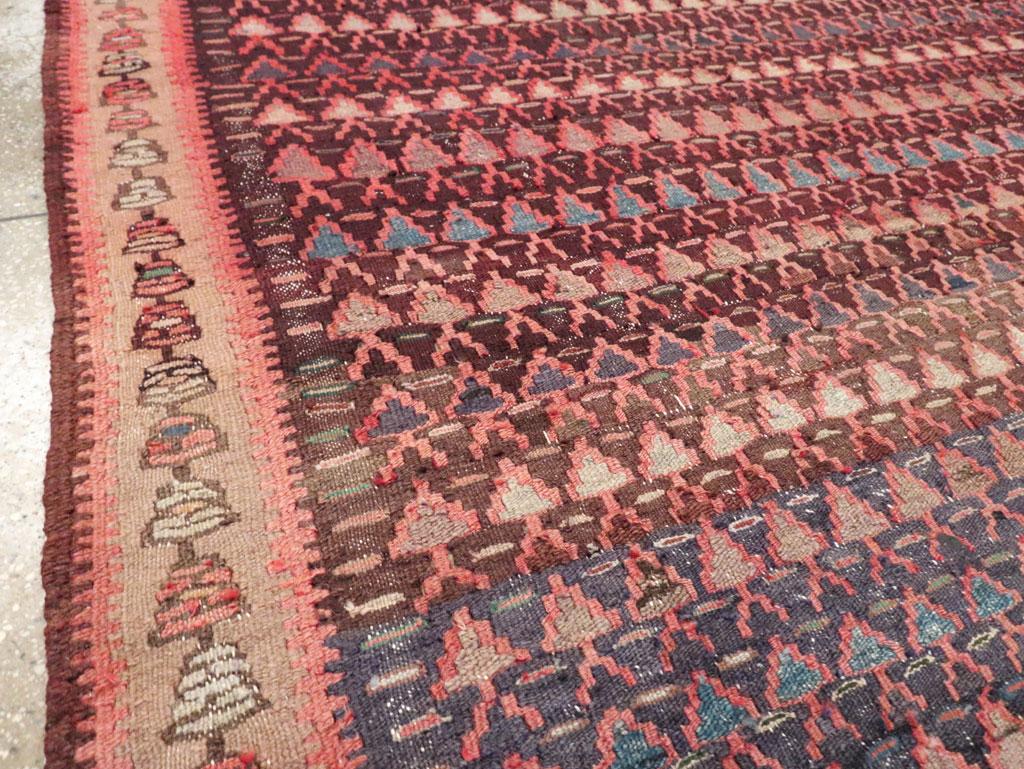 Mid-20th Century Handmade Persian Flatweave Kilim Gallery Carpet In Excellent Condition For Sale In New York, NY