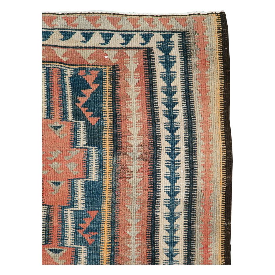 Handgefertigter persischer Flachgewebe-Kelim-Galerieteppich aus der Mitte des 20. Jahrhunderts (Moderne) im Angebot