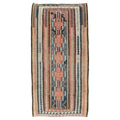 Tapis de galerie Kilim persan à tissage plat fait à la main du milieu du 20e siècle