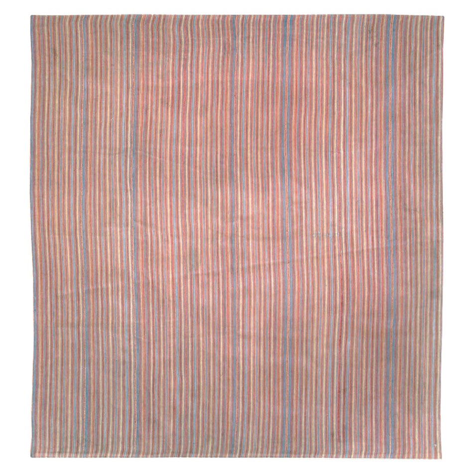 Tappeto persiano a tessitura piatta Kilim quadrato della metà del XX secolo