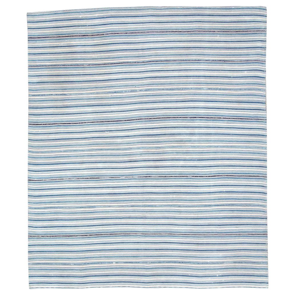 Tapis Kilim carré d'appoint en tissage plat persan fait à la main du milieu du 20e siècle en vente