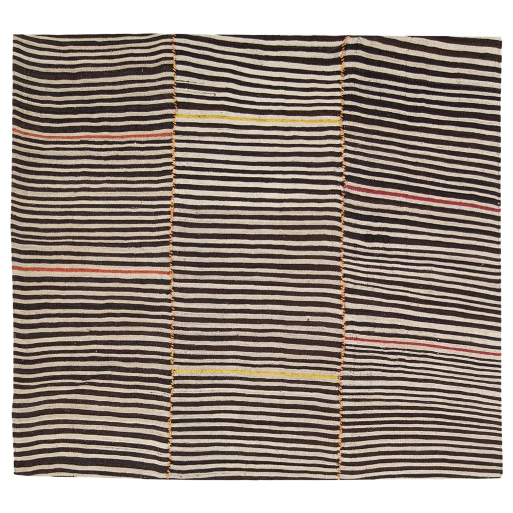 Tappeto persiano di metà XX secolo fatto a mano a trama piatta con stampa a zebra Rug & Kilim