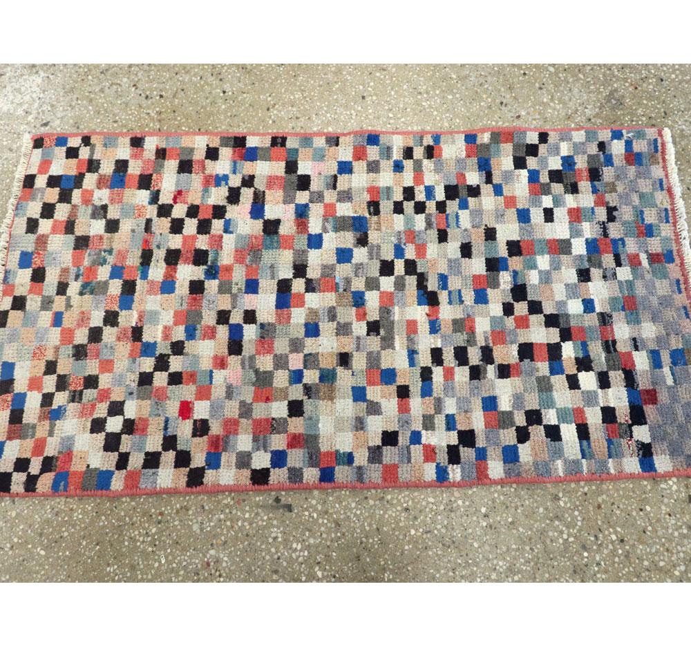 20ième siècle Tapis décoratif persan Gabbeh contemporain fait à la main du milieu du 20e siècle en vente