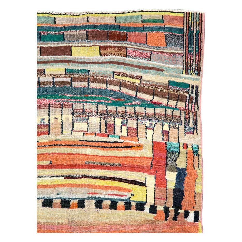 Un tapis vintage persan Gabbeh, fabriqué à la main au milieu du 20e siècle.

Mesures : 3' 2