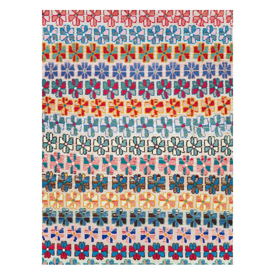 Un tapis persan vintage de Hamadan en format galerie long et étroit, fabriqué à la main au milieu du 20e siècle.

Mesures : 4' 4