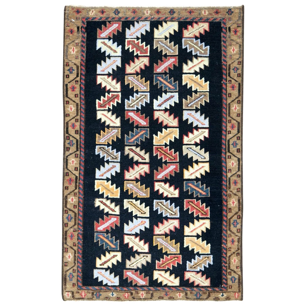 Petit tapis persan Hamadan fait main du milieu du 20e siècle, fabriqué à la main