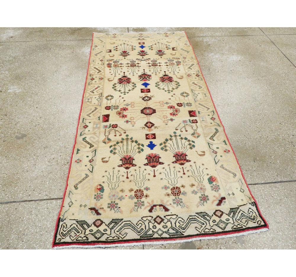 Mid-20th Century Handmade Persian Hamadan Throw Rug In Excellent Condition For Sale In New York, NY