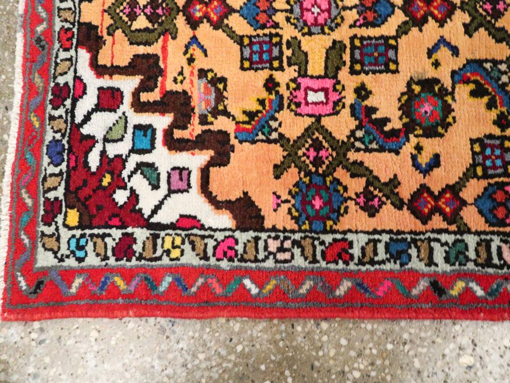 Handgefertigter persischer Hamadan-Teppich aus der Mitte des 20. Jahrhunderts (Wolle) im Angebot