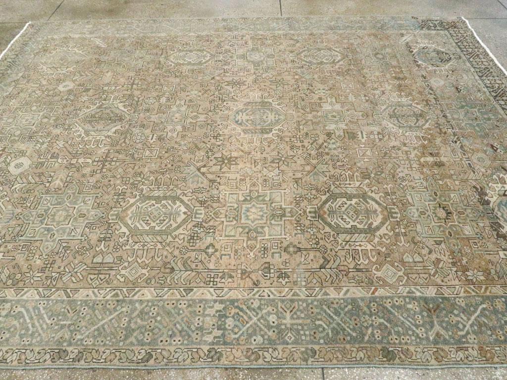 Handgefertigter persischer Karajeh-Teppich in Grau und Braun aus der Mitte des 20. Jahrhunderts (Wolle)