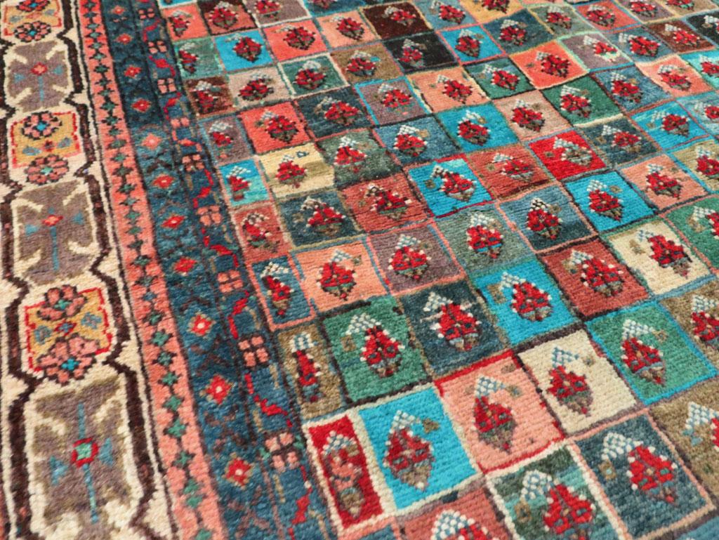 Handgefertigter persischer Mahal-Akzentteppich aus der Mitte des 20. Jahrhunderts (Handgeknüpft) im Angebot