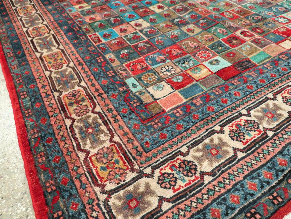 Handgefertigter persischer Mahal-Akzentteppich aus der Mitte des 20. Jahrhunderts (Wolle) im Angebot