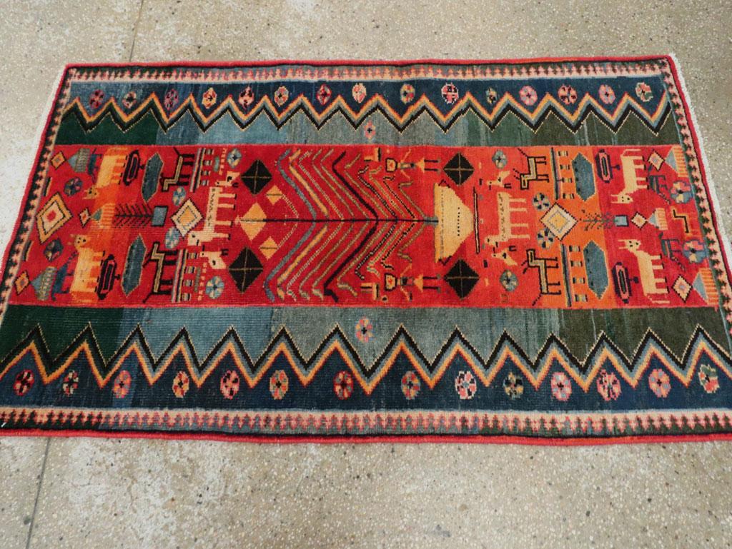 Mid-20th Century Handmade Persian Mahal Folk Throw Rug In Excellent Condition For Sale In New York, NY
