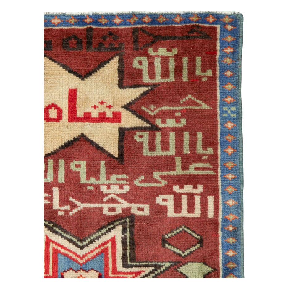 A vintage Persian Mahal throw rug handmade during the mid-20th century.

Measures: 1' 6
